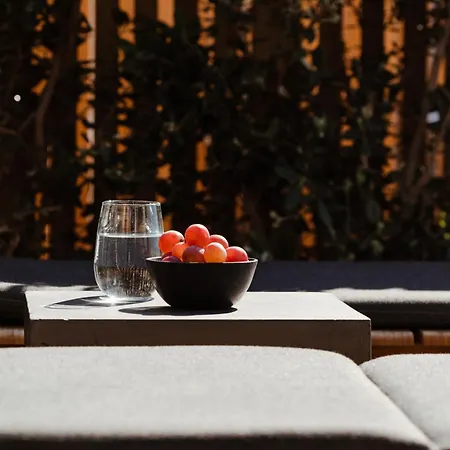 Apikia Santorini 3* Pýrgos